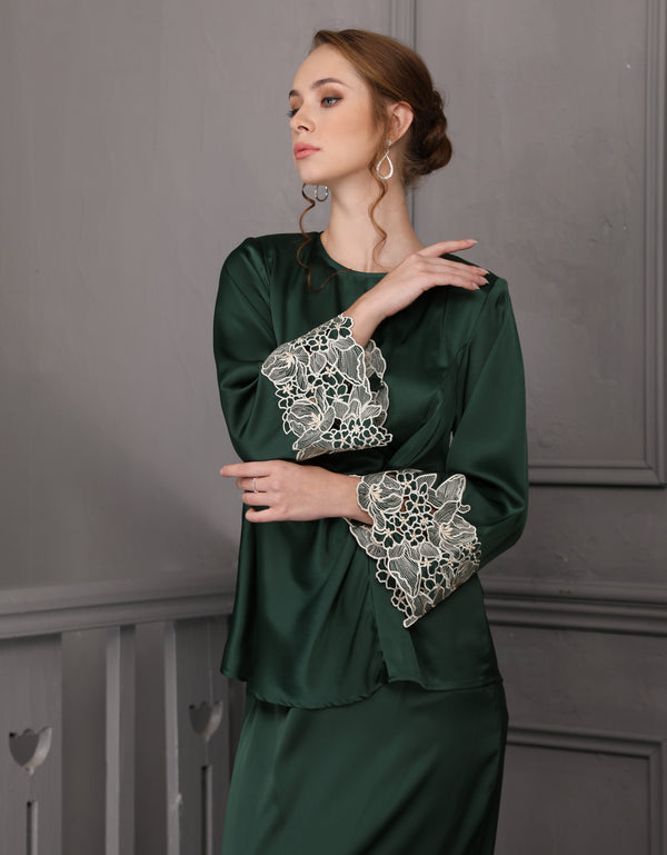 BAJU KURUNG KEDAH MODEN AERI (EMERALD GREEN)